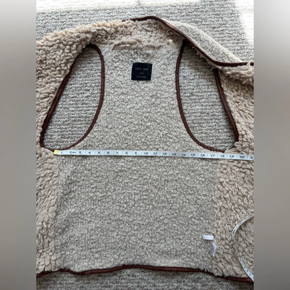 Love Tree Women's Acrylic Wool Faux Leather Trim Cream Sherpa Boho Vest Small - Picture 9 of 10